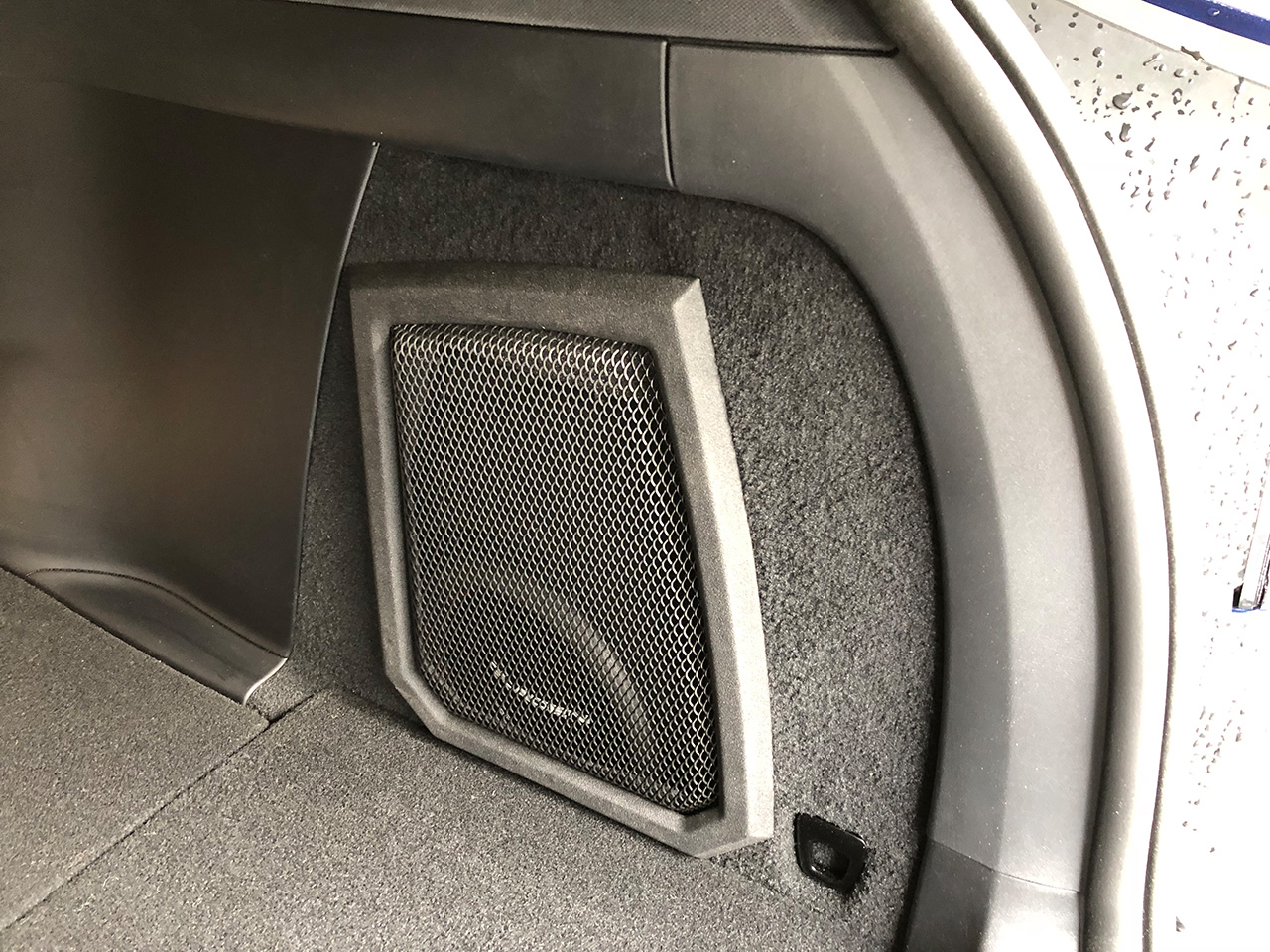 Subwoofernachrüstung in Tesla´s Model X Car & Audio GmbH