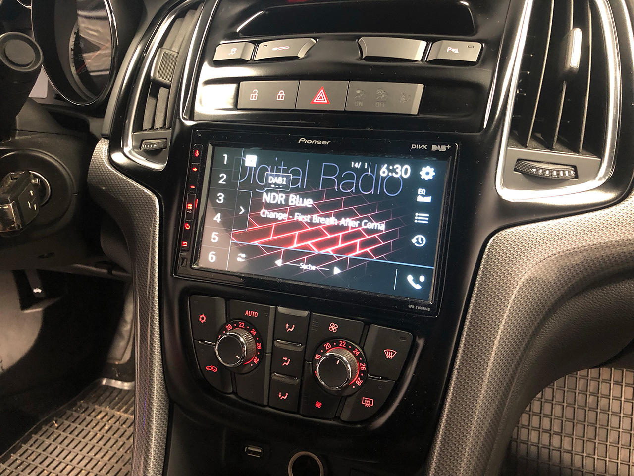 Neues Autoradio im Opel Cascada - Car & Audio GmbH