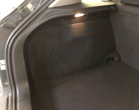 Audi A3 8P Sportback Subwoofer einbauen