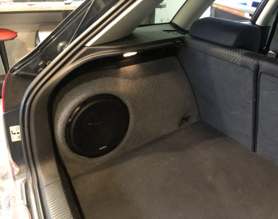 Audi A3 8P Sportback Subwoofer einbauen