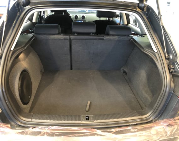 Audi A3 8P Sportback Subwoofer einbauen